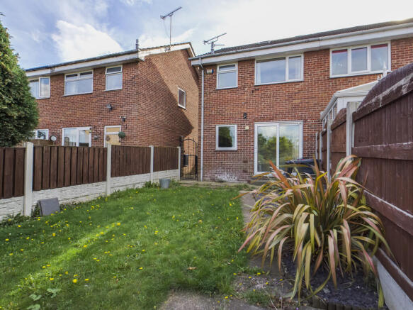 2 bed Semi-Detached to rent Image 8