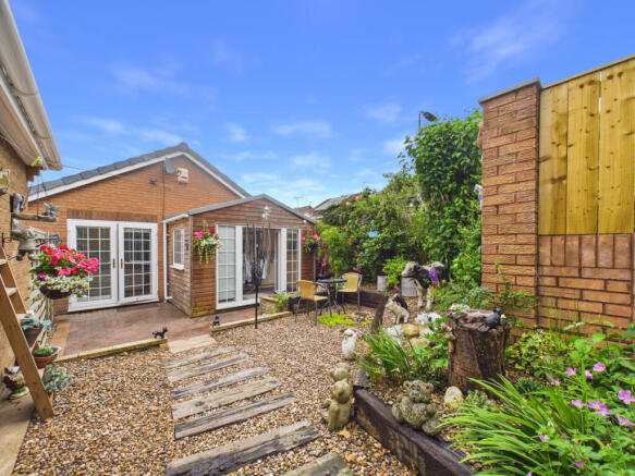 2 bed Bungalow for sale Image 11