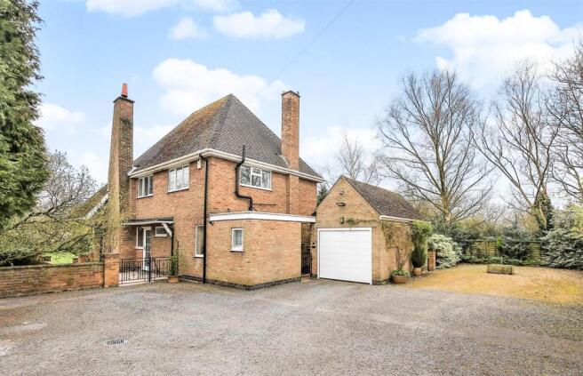 GARAGE and AMPLE PAR