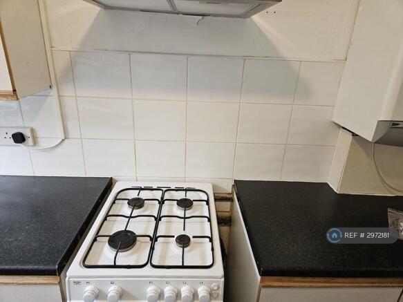 2 bed Terraced to rent Image 5