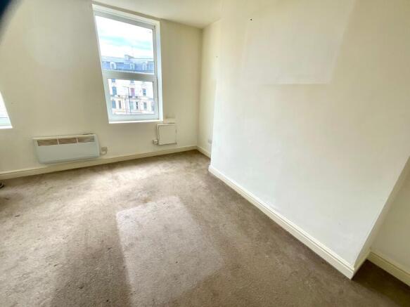 2 bed Flat to rent Image 9