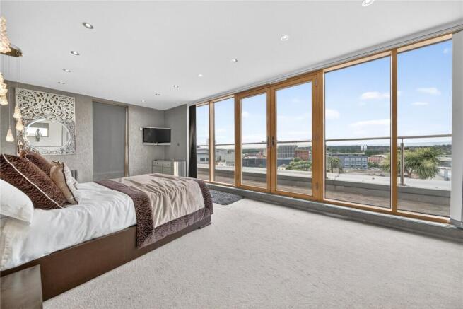 3 bed Apartment for sale Image 9