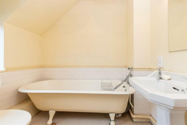 Family Bathroom 2.jpg