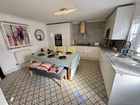 Kitchen from Loun...