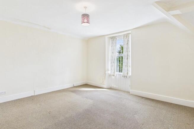 5 bed Semi-Detached for sale Image 9