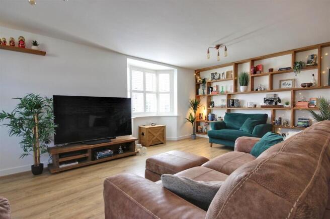 5 bed Detached for sale Image 7