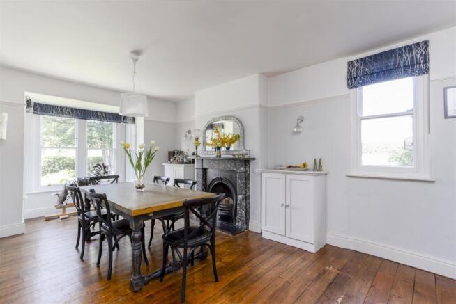 5 bed Detached for sale Image 6