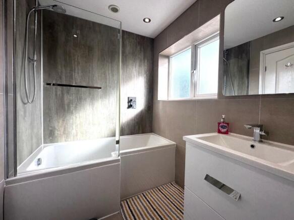 Bathroom 2.jpg