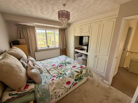4 bed Detached for sale Image 7