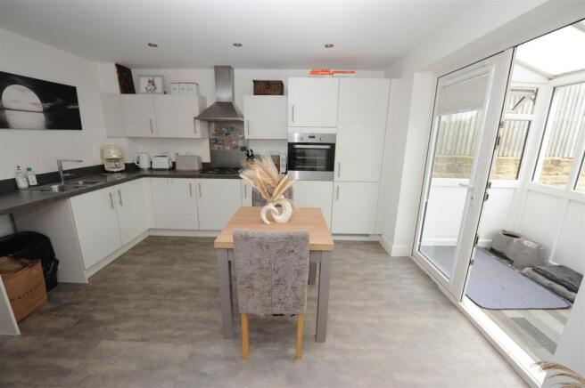 3 bed Semi-Detached for sale Image 6