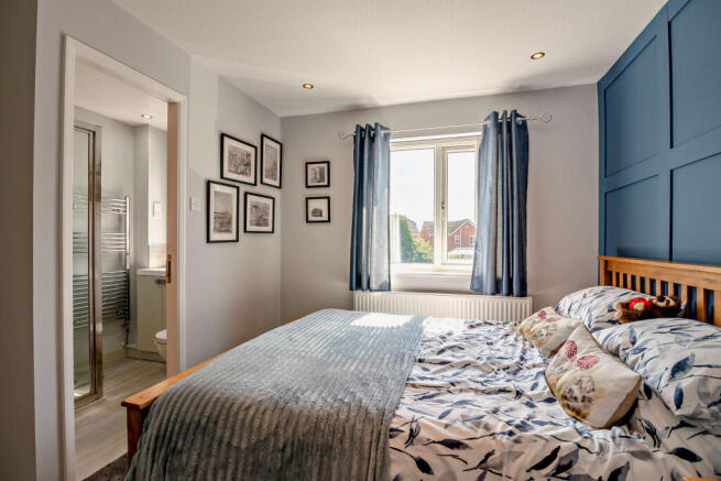 4 bed Detached for sale Image 11