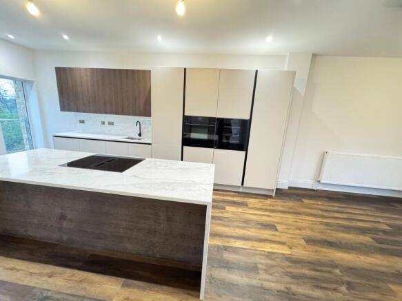 4 bed Semi-Detached to rent Image 5