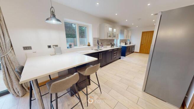 5 bed Detached for sale Image 6