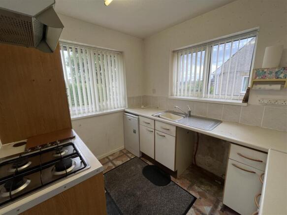 3 bed Semi-Detached Bungalow for sale Image 5