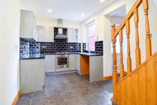 3 bed Terraced to rent Image 6