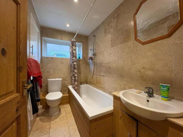 2 bed Semi-Detached for sale Image 8