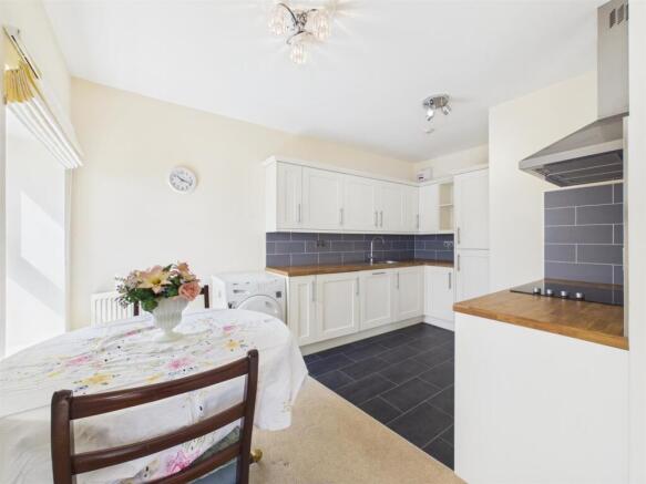 2 bed Flat for sale Image 6