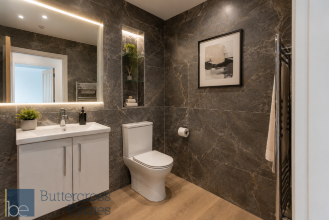 FLAT 13-BATHROOM AI