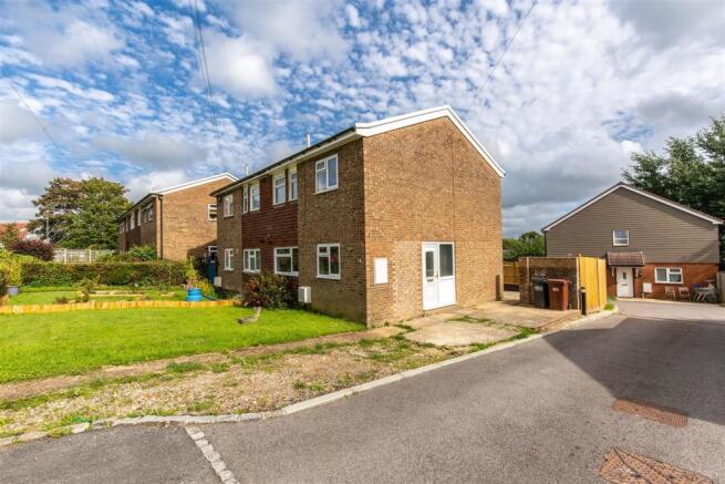 13 Lealands Drive1.jpg