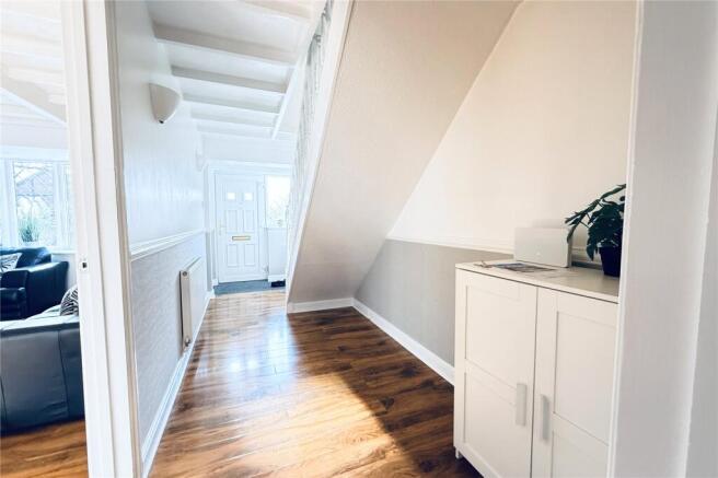 Entrance Hall Photo2