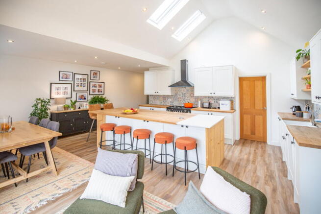 4 bed Detached Bungalow for sale Image 6