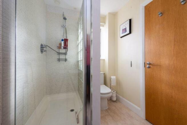 En-Suite Showe...