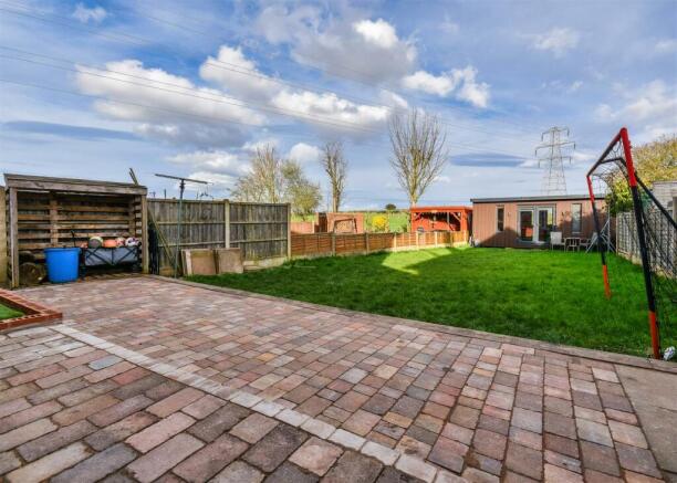 44 Market Lane - Garden.jpg