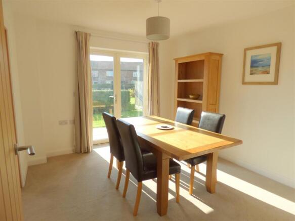 SEPARATE DINING ROOM/GROUND FLOOR BEDROOM