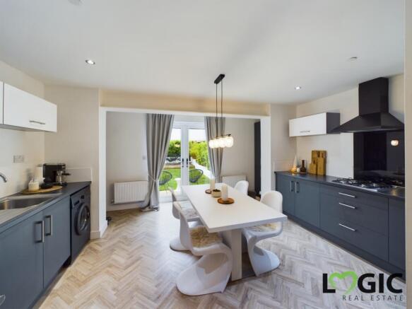Kitchen dining 