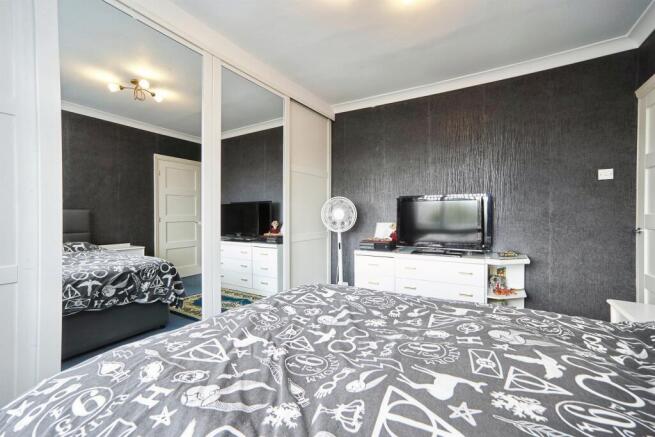 3 bed Semi-Detached for sale Image 9