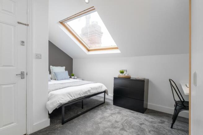 8 bed House to rent Image 9