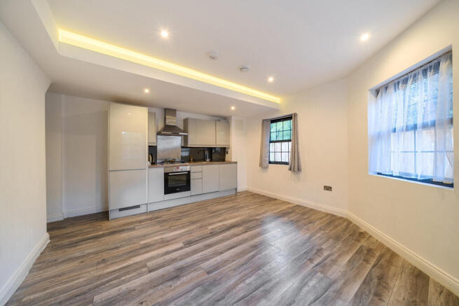 1407931-1-6983273...