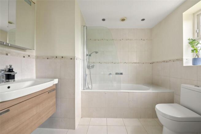 En Suite Bath/Shower