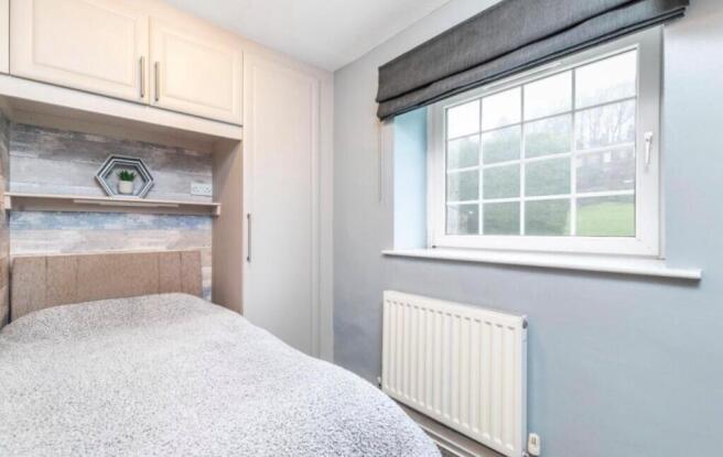 4 bed Semi-Detached for sale Image 9