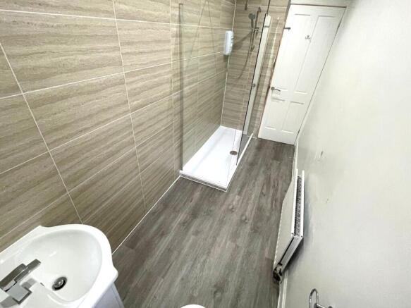 Shower room aspect 2