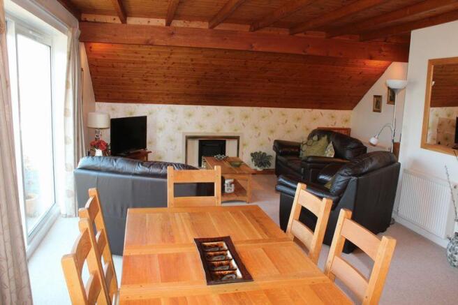 LOUNGE/DINER