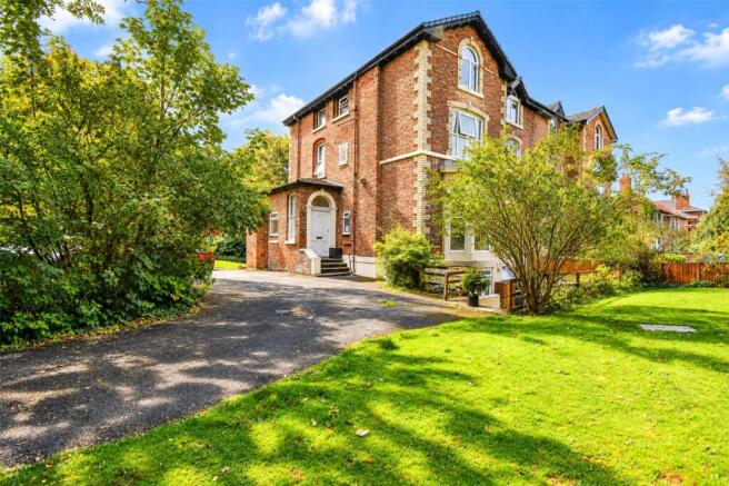 2-bed flat on Caroline Place, Prenton, £160,000