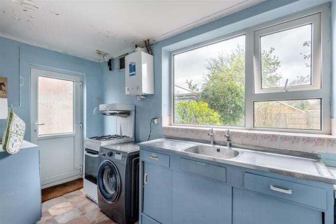 8591350-interior10.jpg
