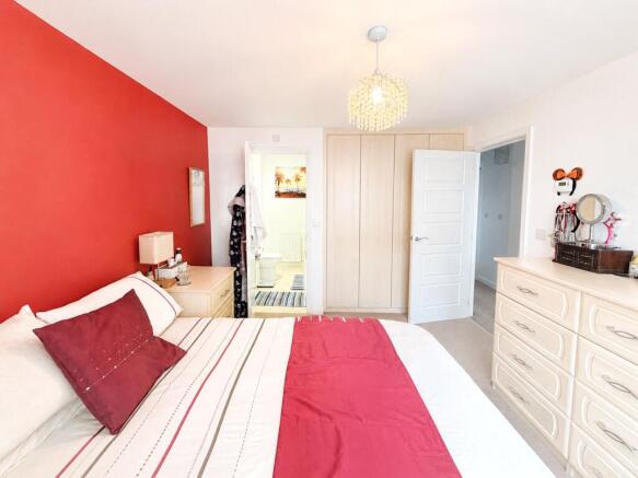 4 bed Detached for sale Image 11