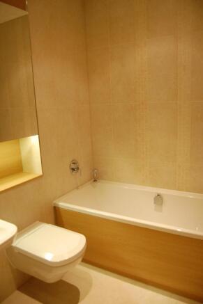 Ensuite bath area