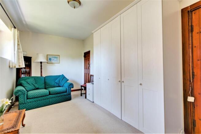BEDROOM/STUDY