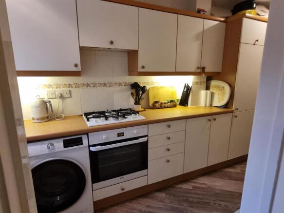 Kitchen 2.jpg
