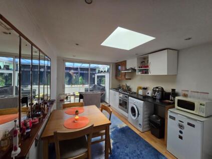 8 Broadlands Avenue, Streatham Hill, London, SW16 1NA