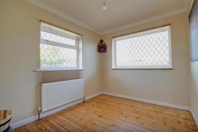 4 bed Detached Bungalow for sale Image 7