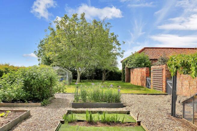 VEGETABLE GARDEN