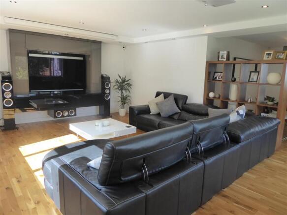 LOUNGE AREA