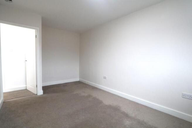 MASTER BEDROOM.JPG