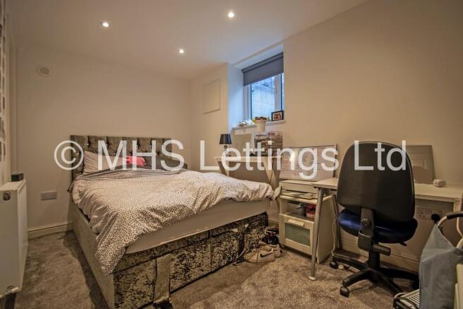 6 bed Terraced to rent Image 8