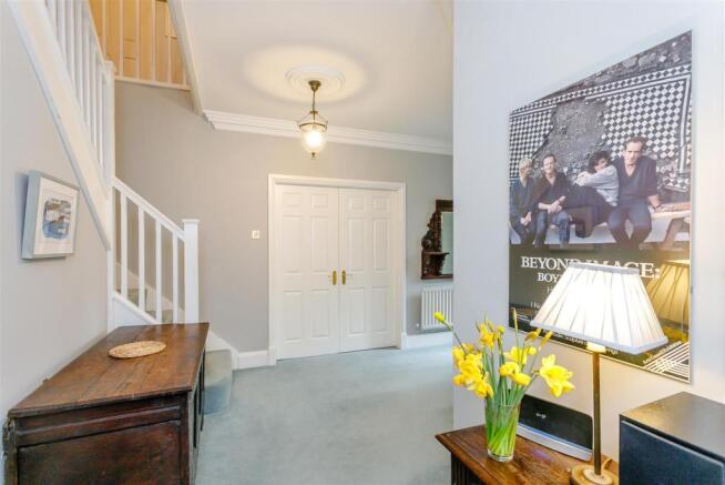8376705-interior21.jpg