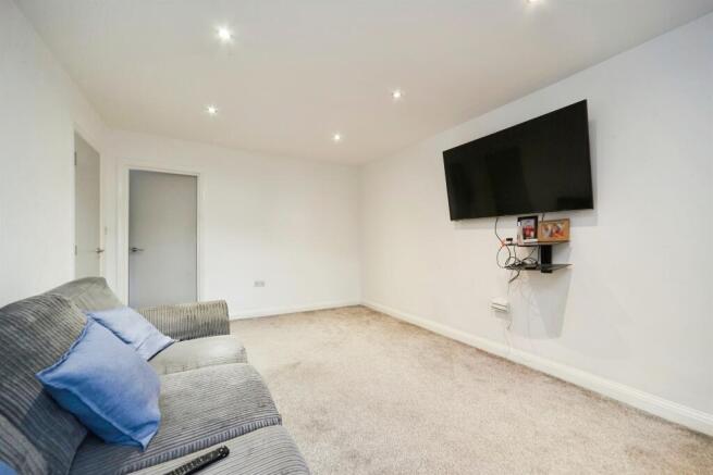 2 bed Flat for sale Image 10
